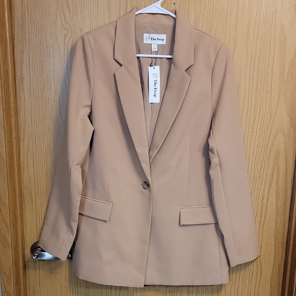 SOLD --------Women's Tan Blazer